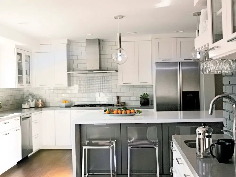 modern kitchen backsplash with white cabinets - Decorology
