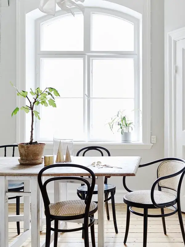 Black Bentwood Chairs: 