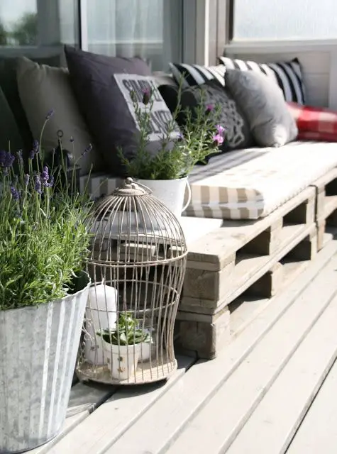 pallet sofa - perfect for on the balcony or patio.. Can be any lenth  height. Just put pillows on it  it looks lovely! ...