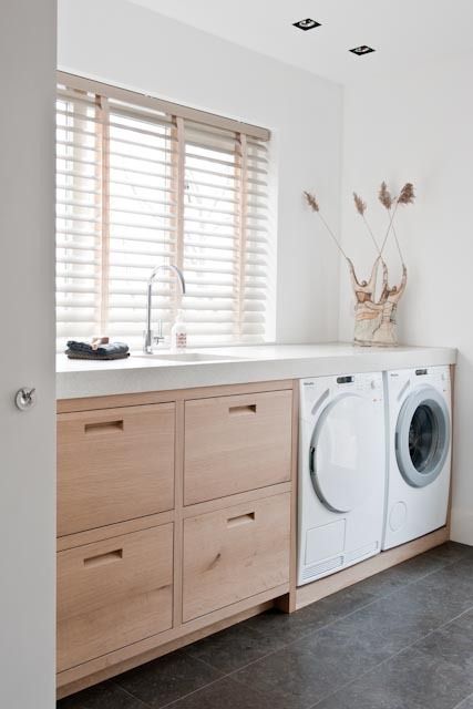 Wasmachine in natruimte bij Piet Jan van den Kommer & Jolanda Kruse,: 