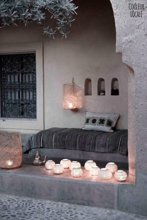 Moroccan day bed lanterns