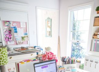 Love this beautiful home office from In My Own Style #bloggerstylinhometours