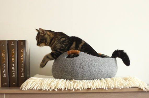 chic scratching post