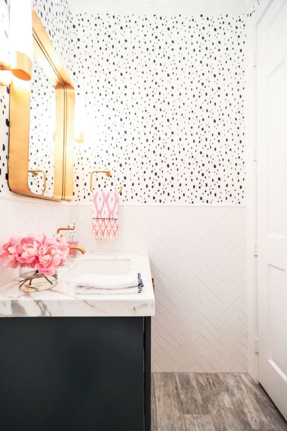 Navy Spotted bathroom in Caitlin Wilson Wallpaper! Click through for all the details!