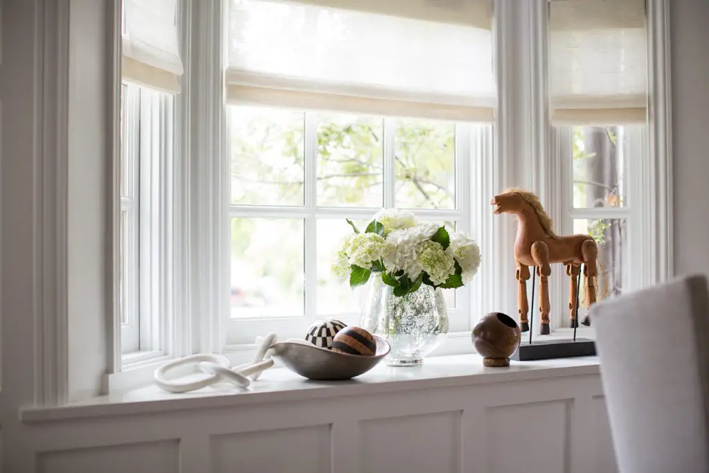 Window with flowers and statues