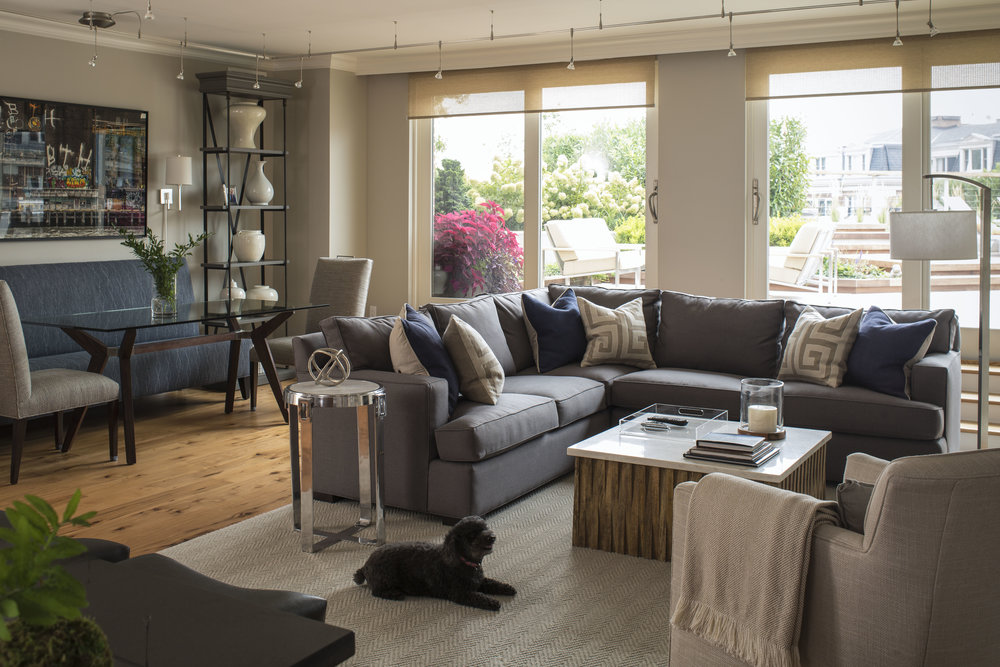 Living room with couch, coffee table and shelf with decorations