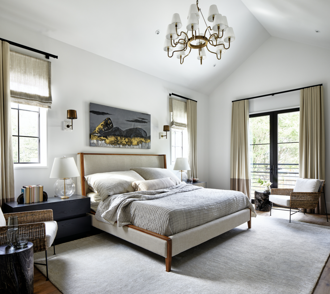 How To Design An Elegant Bedroom Using Classic Italy Furniture - Decorology