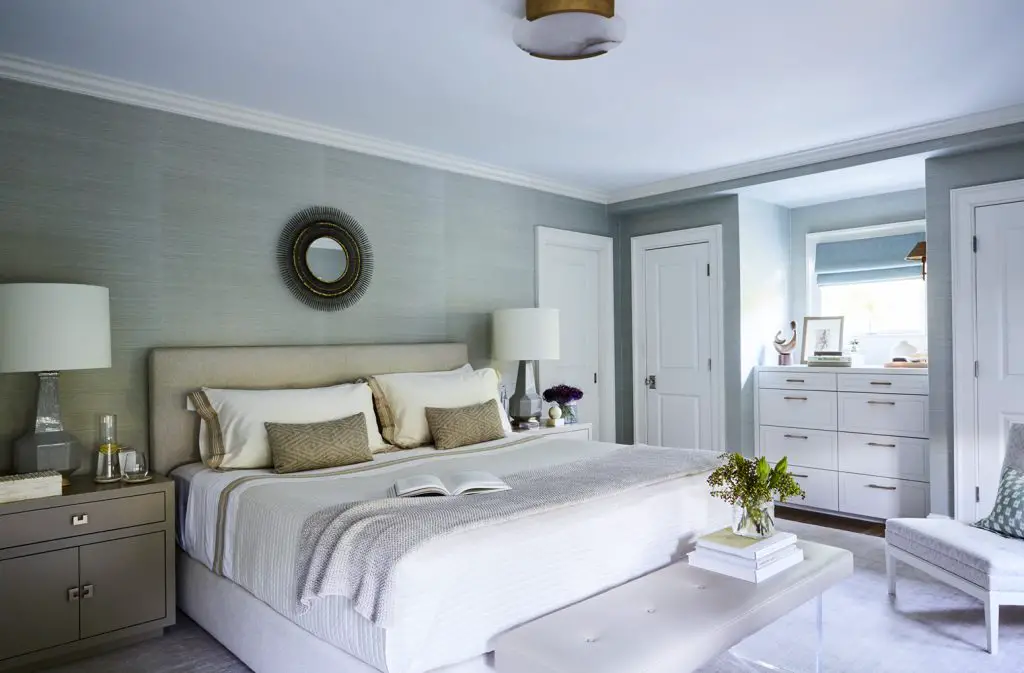Bedroom with neutral colors with double bed
