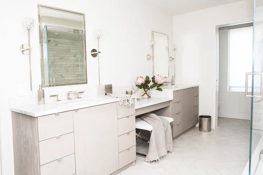 Bathroom in neutral colors with mirrors