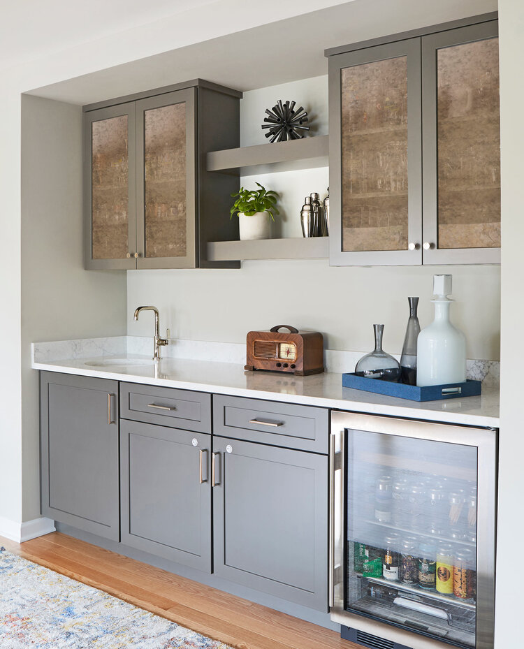 Kitchen cabinet with sink and bar