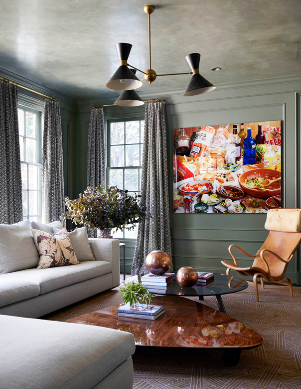 Living room with gray walls, white sofa and colorful picture