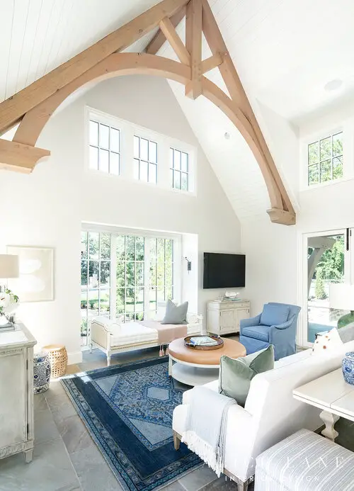 Living room of a cottage with high walls