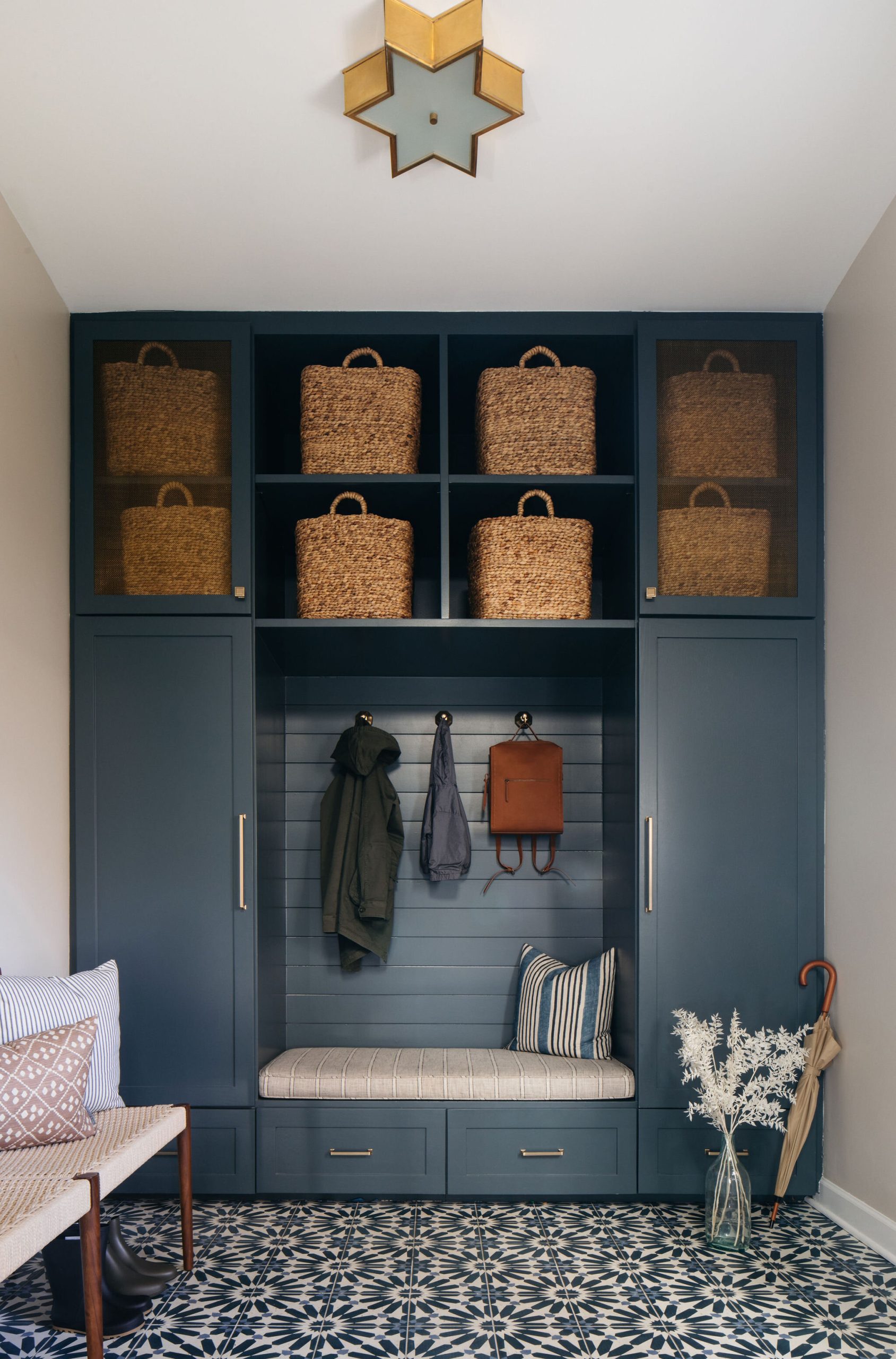 Detached wardrobe rack with clothes