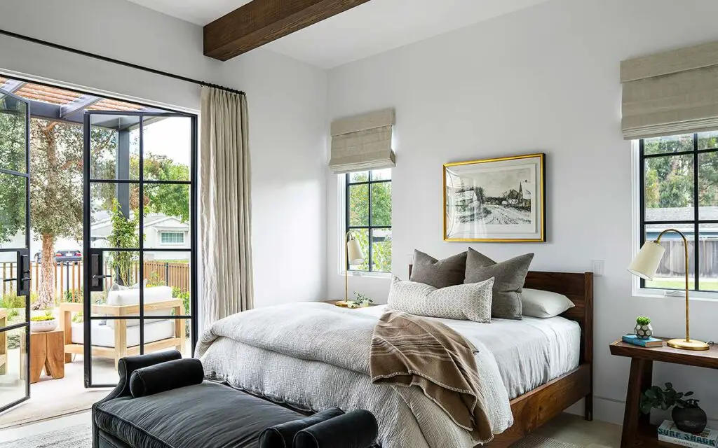 Bedroom with king size bed and wide windows