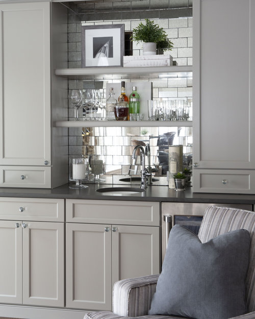 Kitchen in light gray tones