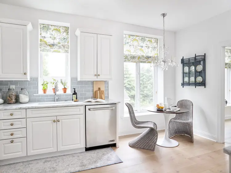 Kitchen and dining table