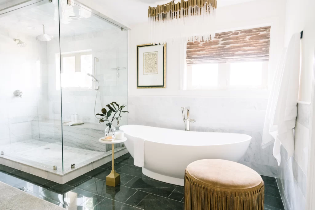 Bathroom with bathtub, shower and decoration