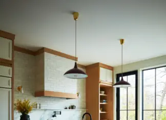Kitchen with dining space in wood and light colors